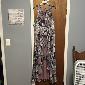 Beautiful R&M Richards dress